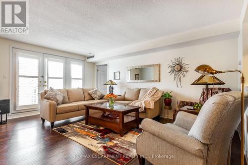 A304 - 216 Plains Road W, Burlington, ON - Indoor Photo Showing Living Room