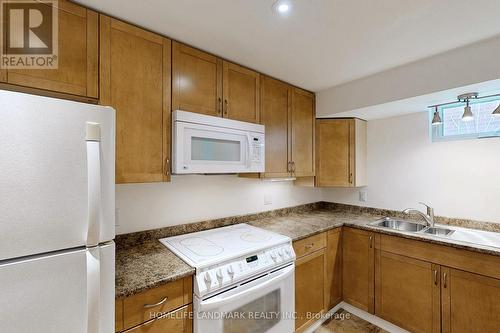 3577 Gallager Drive, Mississauga, ON - Indoor Photo Showing Kitchen With Double Sink