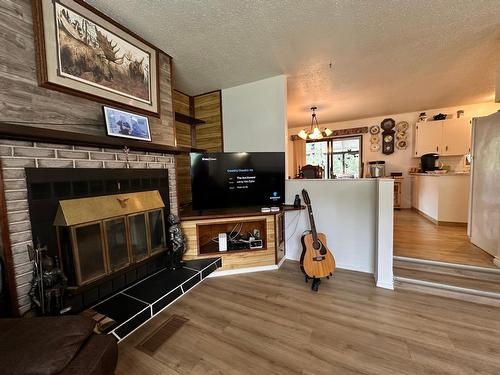 875 Kimberely Avenue N, Greenwood, BC - Indoor With Fireplace