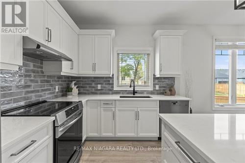 281 Klager Avenue, Pelham, ON - Indoor Photo Showing Kitchen
