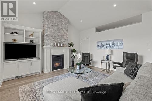 281 Klager Avenue, Pelham, ON - Indoor Photo Showing Living Room With Fireplace