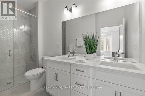 281 Klager Avenue, Pelham, ON - Indoor Photo Showing Bathroom