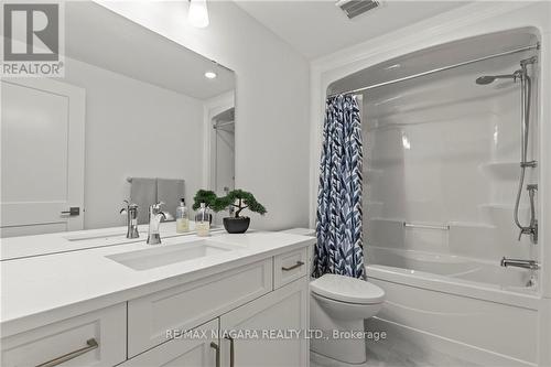281 Klager Avenue, Pelham, ON - Indoor Photo Showing Bathroom