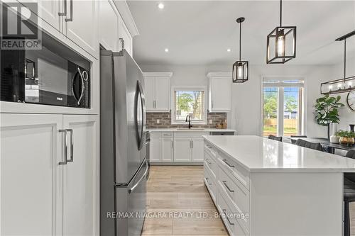281 Klager Avenue, Pelham, ON - Indoor Photo Showing Kitchen With Upgraded Kitchen