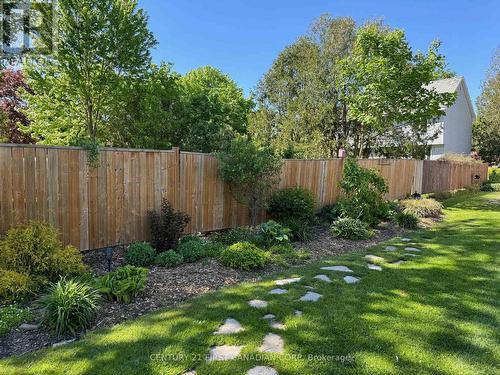 Unit B - 127 Duke Street, North Middlesex, ON - Outdoor With Backyard