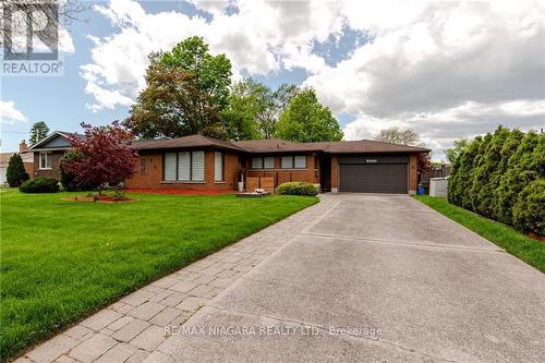 4563 Pinedale Drive, Niagara Falls, ON - Outdoor With Facade