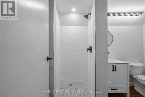 30 West Street W, Georgina, ON - Indoor Photo Showing Bathroom