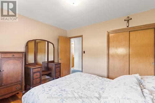 223 Bel Air Avenue, Hamilton, ON - Indoor Photo Showing Bedroom