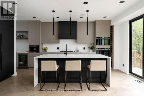 1175 Ogden Avenue, Mississauga, ON - Indoor Photo Showing Kitchen With Upgraded Kitchen