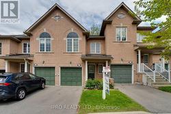 67 - 7360 ZINNIA PLACE  Mississauga, ON L5W 2A1