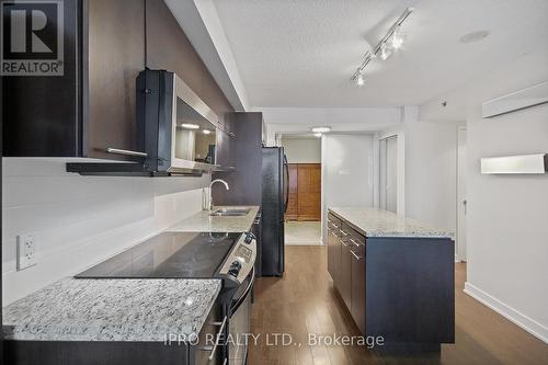 201 - 21 Nelson Street, Toronto, ON - Indoor Photo Showing Kitchen