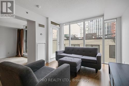201 - 21 Nelson Street, Toronto, ON - Indoor Photo Showing Living Room