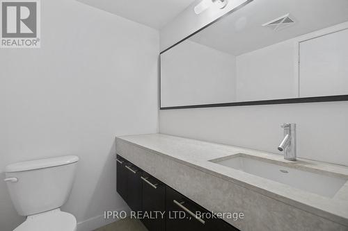 201 - 21 Nelson Street, Toronto, ON - Indoor Photo Showing Bathroom