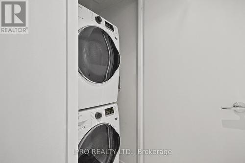 201 - 21 Nelson Street, Toronto, ON - Indoor Photo Showing Laundry Room