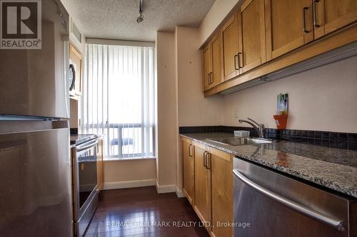 2510 - 33 Sheppard Avenue E, Toronto, ON - Indoor Photo Showing Kitchen