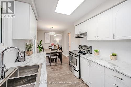 557 Holly Avenue, Milton, ON - Indoor Photo Showing Kitchen
