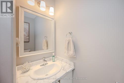 557 Holly Avenue, Milton, ON - Indoor Photo Showing Bathroom