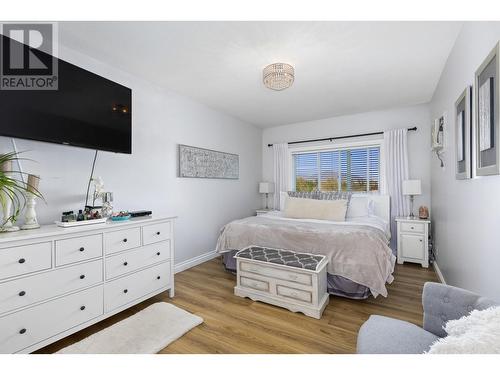 688 Lequime Road Unit# 409, Kelowna, BC - Indoor Photo Showing Bedroom
