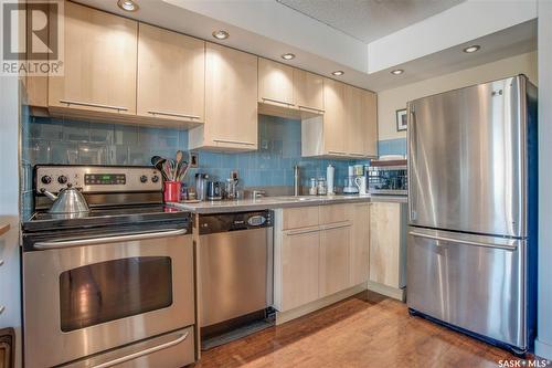 904 405 5Th Avenue N, Saskatoon, SK - Indoor Photo Showing Kitchen With Stainless Steel Kitchen