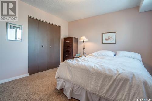 904 405 5Th Avenue N, Saskatoon, SK - Indoor Photo Showing Bedroom