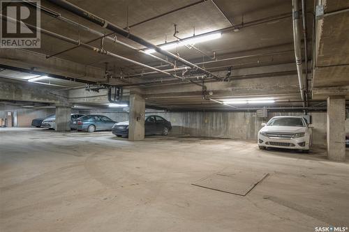 904 405 5Th Avenue N, Saskatoon, SK - Indoor Photo Showing Garage