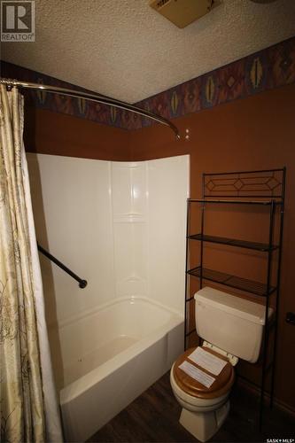 662 9Th Street W, Shaunavon, SK - Indoor Photo Showing Bathroom