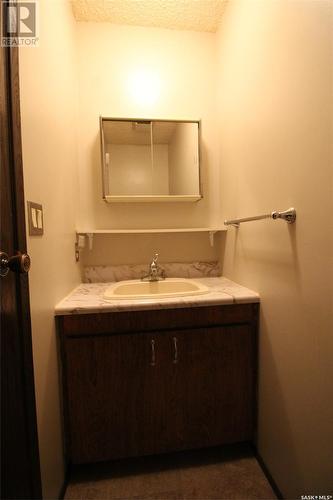 662 9Th Street W, Shaunavon, SK - Indoor Photo Showing Bathroom