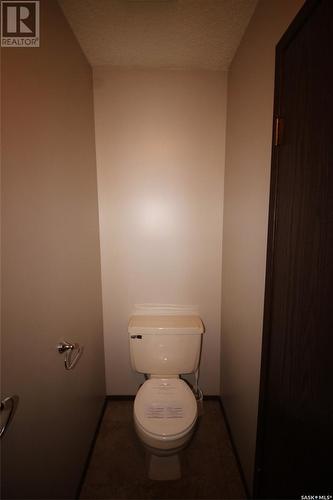 662 9Th Street W, Shaunavon, SK - Indoor Photo Showing Bathroom