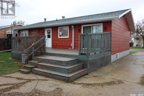 662 9Th Street W, Shaunavon, SK - Outdoor With Deck Patio Veranda