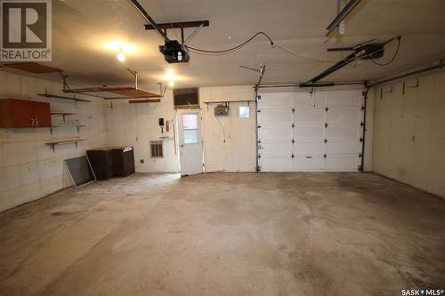 662 9Th Street W, Shaunavon, SK - Indoor Photo Showing Garage