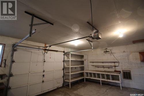 662 9Th Street W, Shaunavon, SK - Indoor Photo Showing Garage