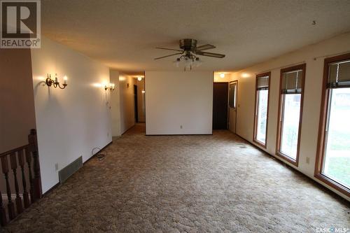 662 9Th Street W, Shaunavon, SK - Indoor Photo Showing Other Room