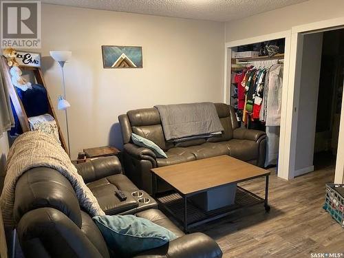 147 Manitoba Avenue, Kerrobert, SK - Indoor Photo Showing Living Room