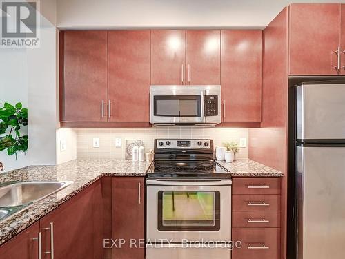 611 - 1 Hurontario Street, Mississauga, ON - Indoor Photo Showing Kitchen With Upgraded Kitchen