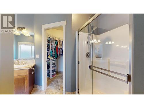 833 Breeze Place, Kelowna, BC - Indoor Photo Showing Bathroom