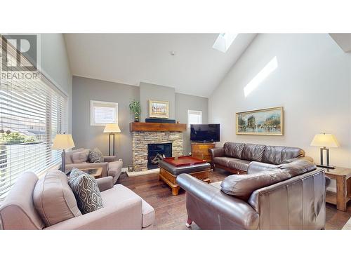 833 Breeze Place, Kelowna, BC - Indoor Photo Showing Living Room With Fireplace