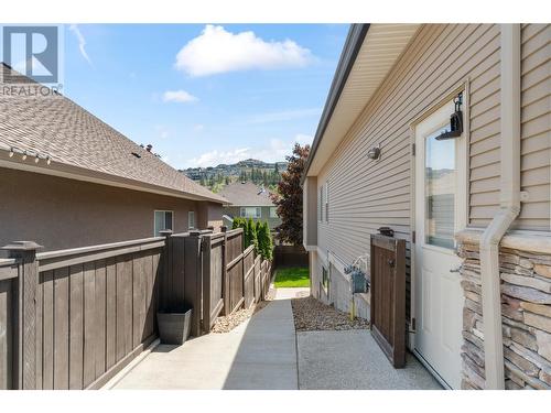833 Breeze Place, Kelowna, BC - Outdoor With Exterior