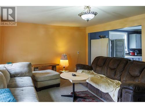 845 4Th Avenue, Mcbride, BC - Indoor Photo Showing Living Room