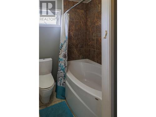 845 4Th Avenue, Mcbride, BC - Indoor Photo Showing Bathroom