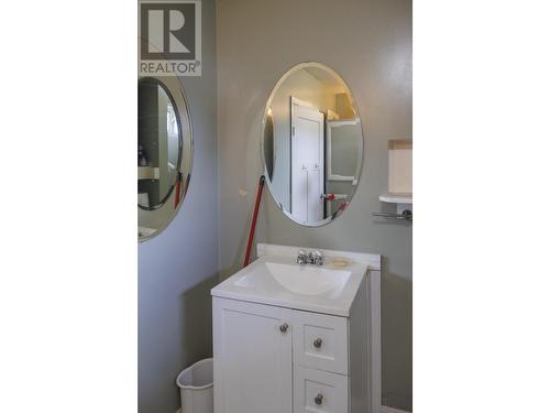 845 4Th Avenue, Mcbride, BC - Indoor Photo Showing Bathroom