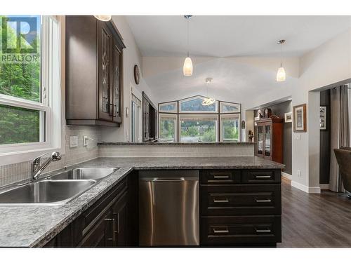 4354 Highway 3 Unit# 62, Keremeos, BC - Indoor Photo Showing Kitchen With Double Sink