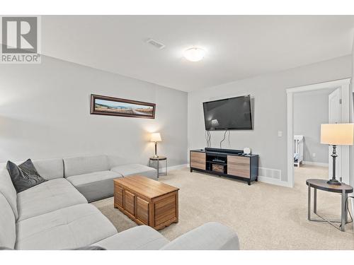 2262 Oglow Drive, Armstrong, BC - Indoor Photo Showing Living Room