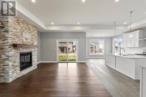 19 Tracy Drive, Chatham, ON - Indoor With Fireplace