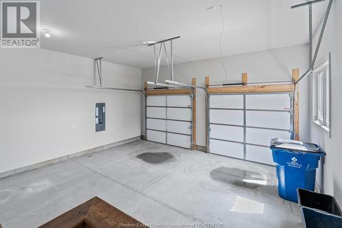 19 Tracy Drive, Chatham, ON - Indoor Photo Showing Garage