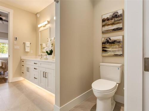 1157 Lee Rd, Parksville, BC - Indoor Photo Showing Bathroom
