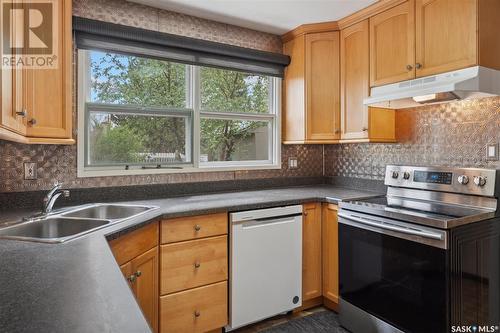 78 Leddy Crescent, Saskatoon, SK - Indoor Photo Showing Kitchen With Double Sink