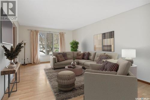 78 Leddy Crescent, Saskatoon, SK - Indoor Photo Showing Living Room