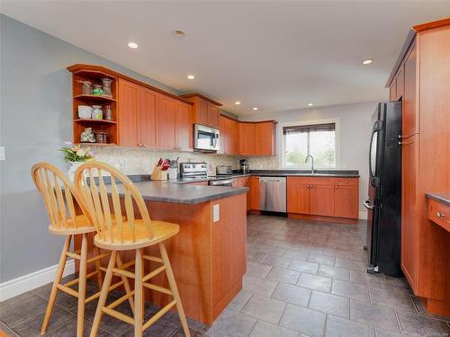 103-7091 Grant Rd West, Sooke, BC - Indoor Photo Showing Kitchen