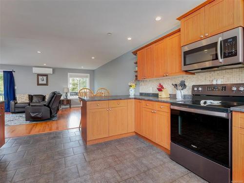103-7091 Grant Rd West, Sooke, BC - Indoor Photo Showing Kitchen