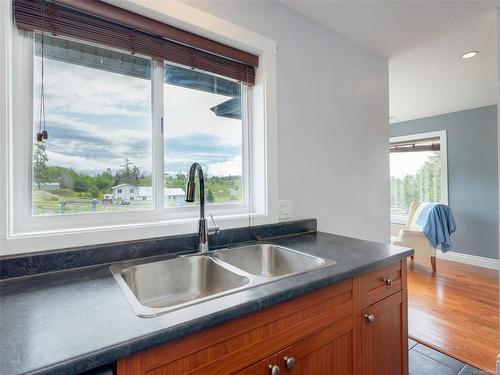 103-7091 Grant Rd West, Sooke, BC - Indoor Photo Showing Kitchen With Double Sink